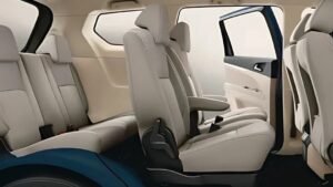 Mahindra Marazzo M6 Plus