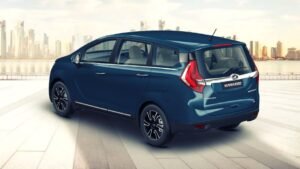 Mahindra Marazzo M6 Plus