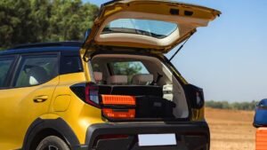 Mahindra XUV 3XO MX1