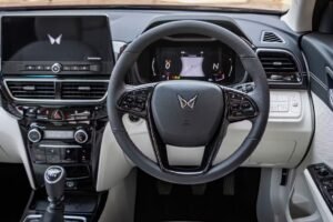 Mahindra XUV 3XO MX1