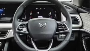 Mahindra XUV700 AX7 6 Str Diesel